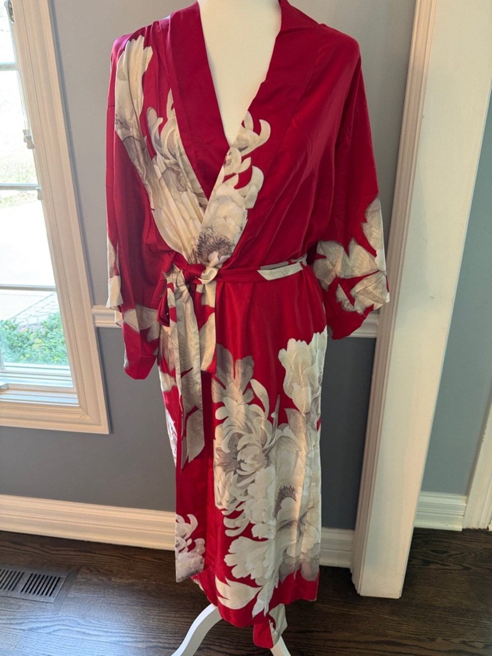 Natori Red and White Floral Satin Robe